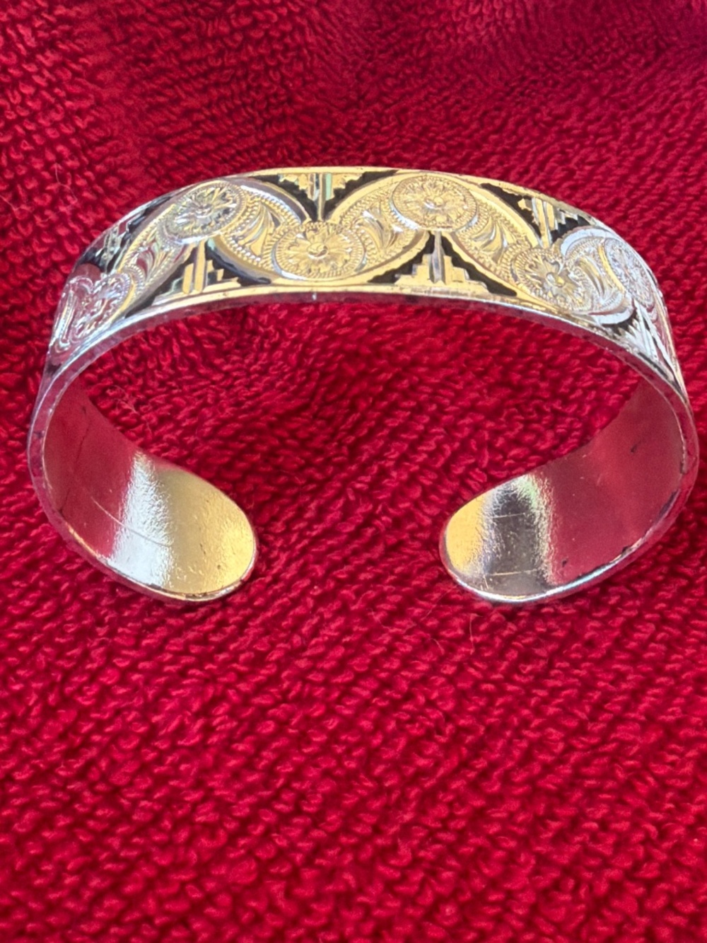 Montana Silversmiths Bracelet - Picture 2 of 2